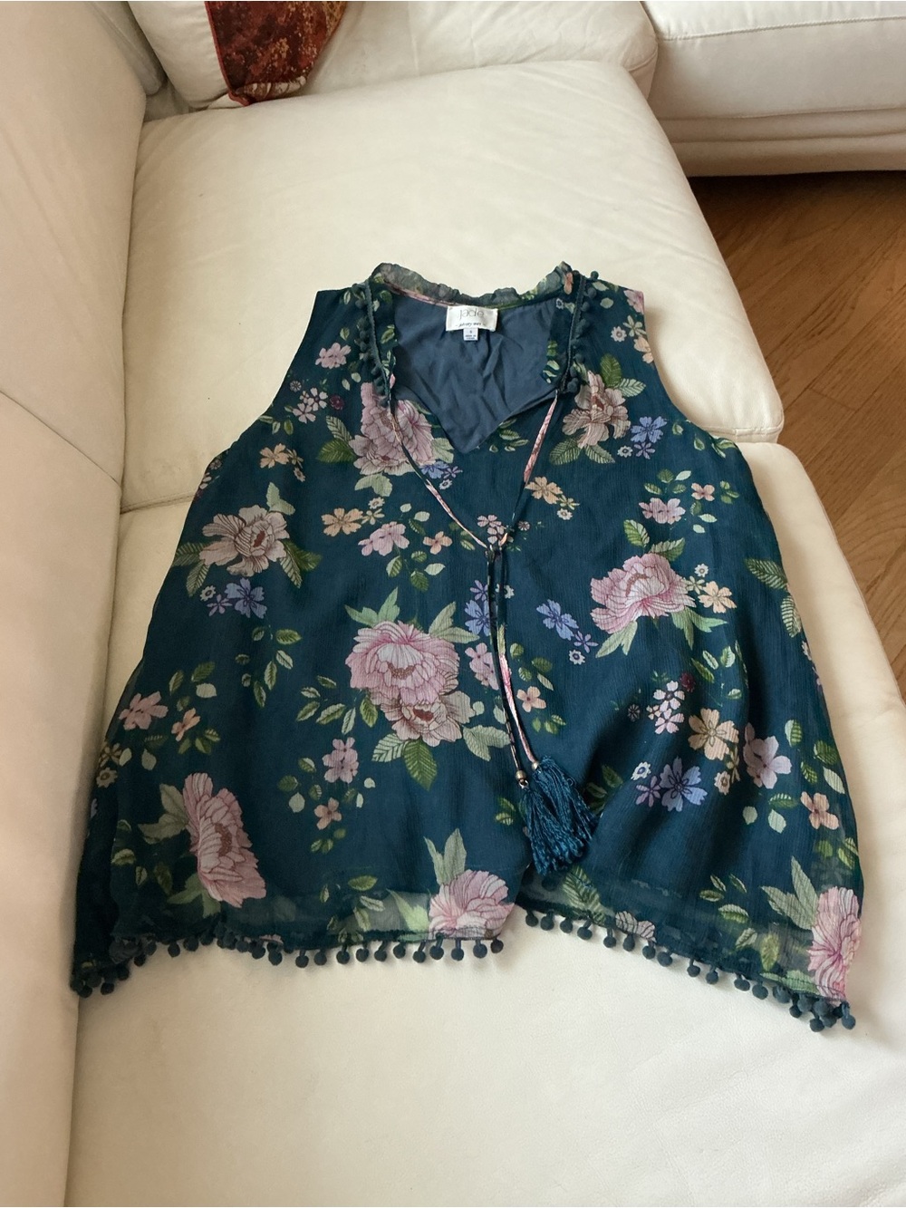 Johnny Was Jade Collection Wynonna 100% Silk Floral Tassel Blue Tank size small